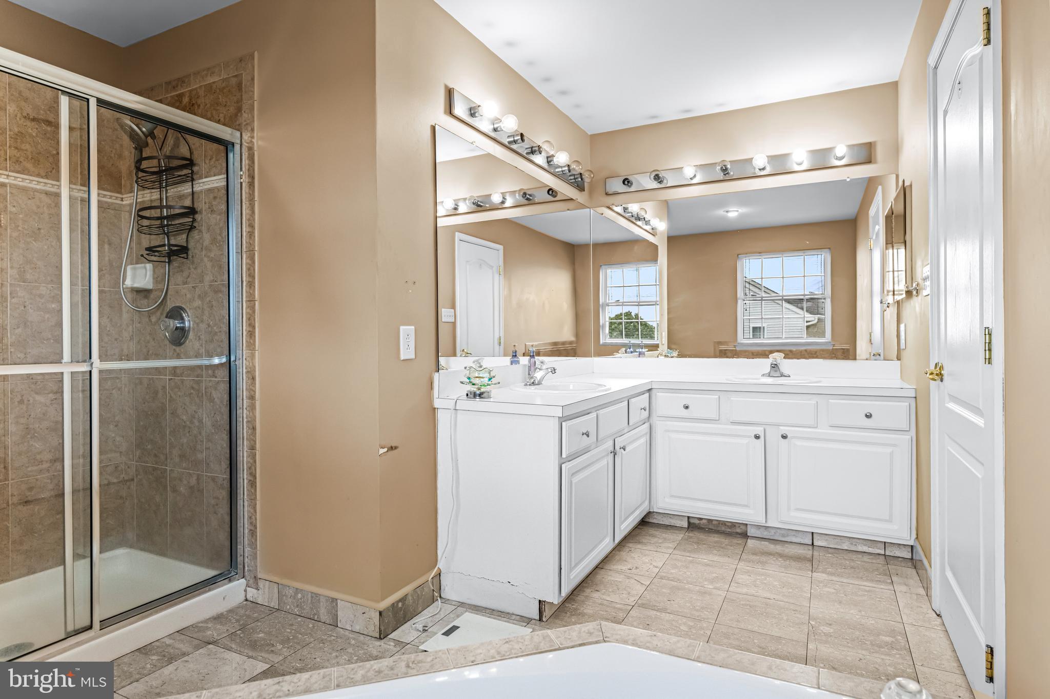 5 Waterview Drive Sicklerville, NJ 08081 - Photo 30 of 55 Primary Bathroom