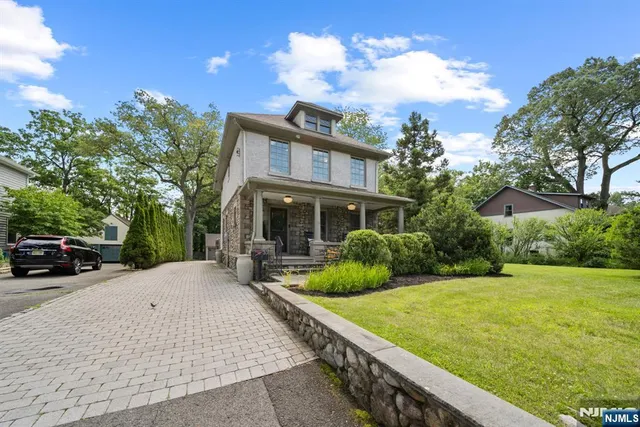 $925,000 | 30 Highwood Avenue, Midland Park, NJ 07432