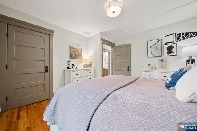 $925,000 | 30 Highwood Avenue, Midland Park, NJ 07432