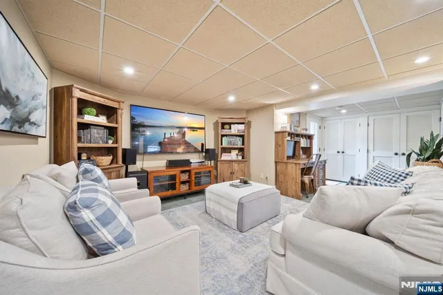 $925,000 | 30 Highwood Avenue, Midland Park, NJ 07432