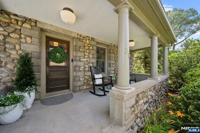 $925,000 | 30 Highwood Avenue, Midland Park, NJ 07432