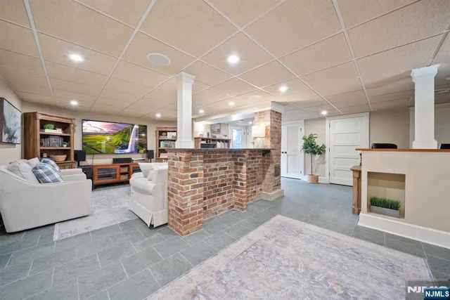 $925,000 | 30 Highwood Avenue, Midland Park, NJ 07432