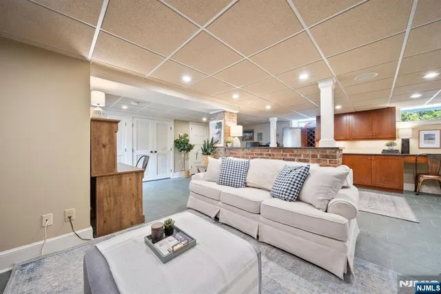 $925,000 | 30 Highwood Avenue, Midland Park, NJ 07432