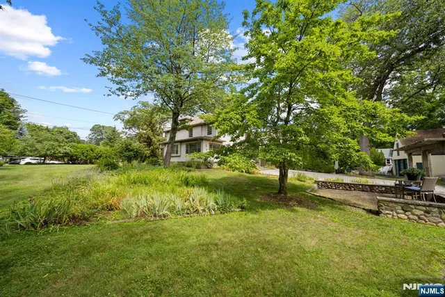 $925,000 | 30 Highwood Avenue, Midland Park, NJ 07432