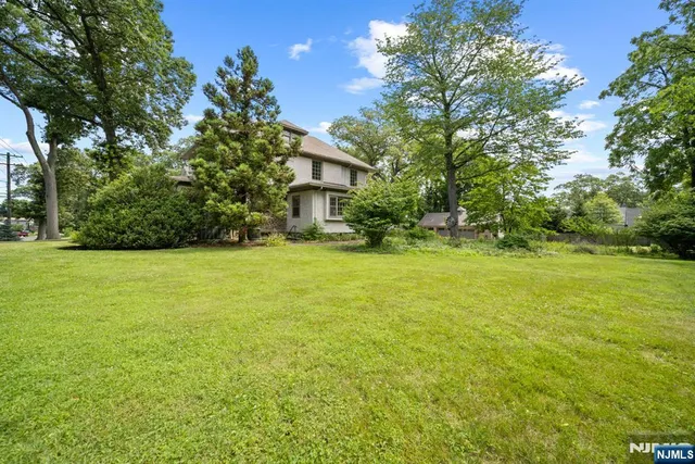 $925,000 | 30 Highwood Avenue, Midland Park, NJ 07432