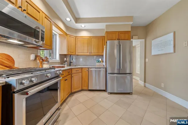 $925,000 | 30 Highwood Avenue, Midland Park, NJ 07432