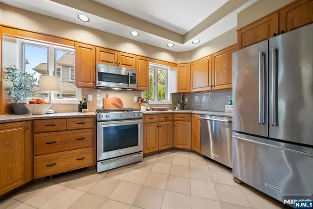 $925,000 | 30 Highwood Avenue, Midland Park, NJ 07432