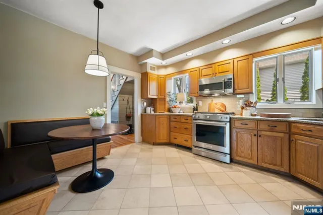 $925,000 | 30 Highwood Avenue, Midland Park, NJ 07432