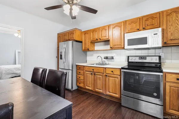 $689,000 | 1517 10th Street, West Babylon, NY 11704