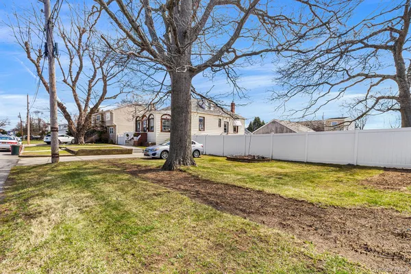 $689,000 | 1517 10th Street, West Babylon, NY 11704