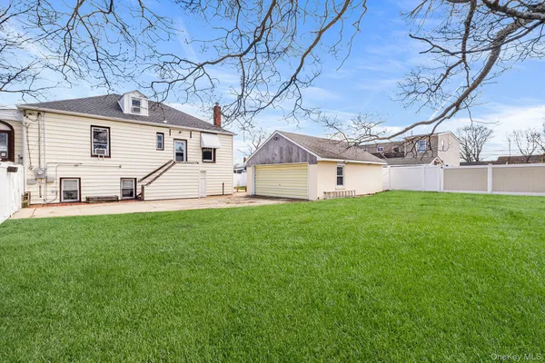$689,000 | 1517 10th Street, West Babylon, NY 11704