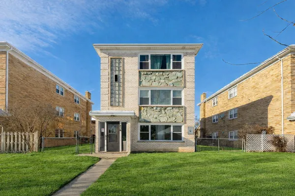$2,100 | 856 East Capri Drive, Unit 2, Palatine, IL 60074