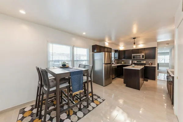 $2,100 | 856 East Capri Drive, Unit 2, Palatine, IL 60074