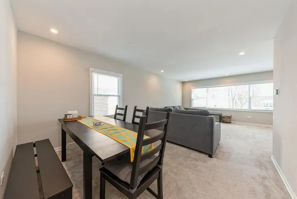 $2,100 | 856 East Capri Drive, Unit 2, Palatine, IL 60074