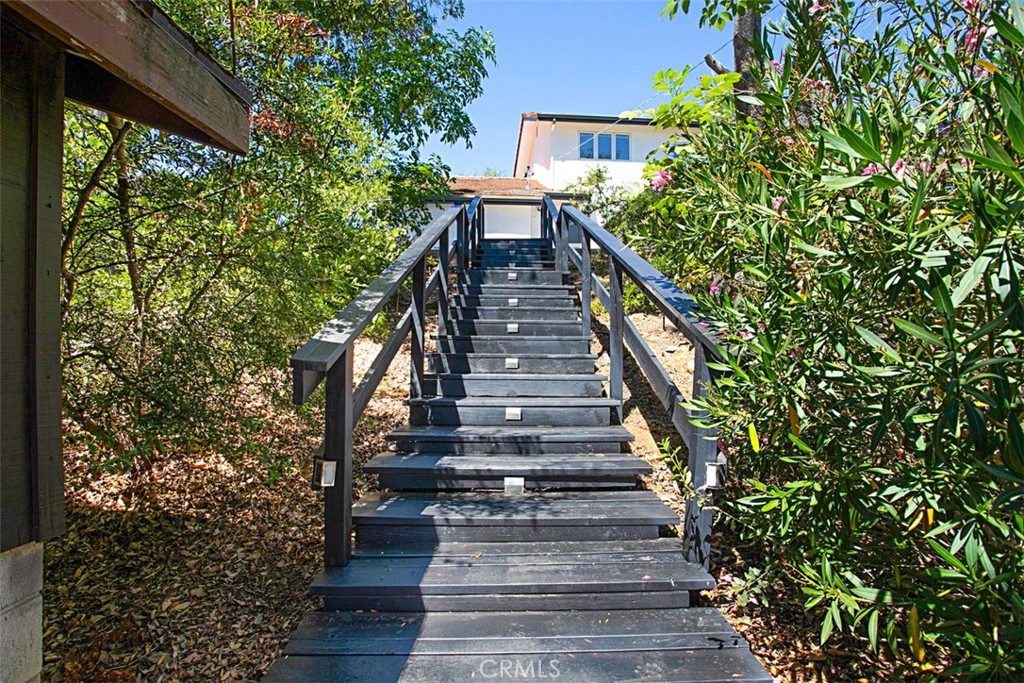 40791 Daily Road Fallbrook, CA 92028 - Photo 30 of 41 a view of entryway with wooden floor