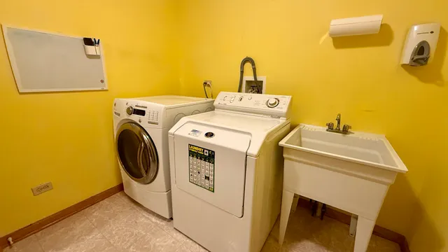 $340,000 | 2075 Longwood Court, Romeoville, IL 60446