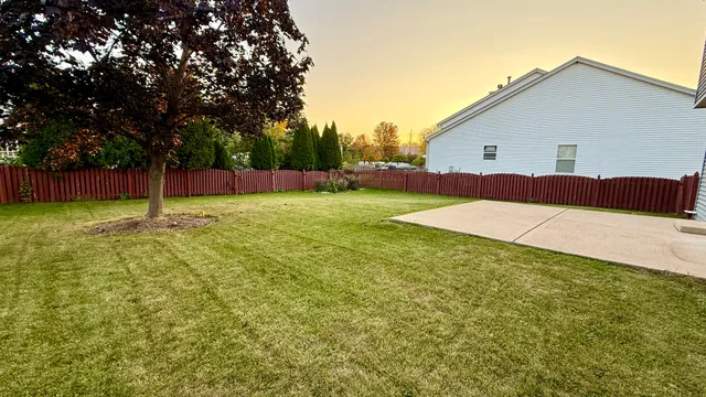$340,000 | 2075 Longwood Court, Romeoville, IL 60446