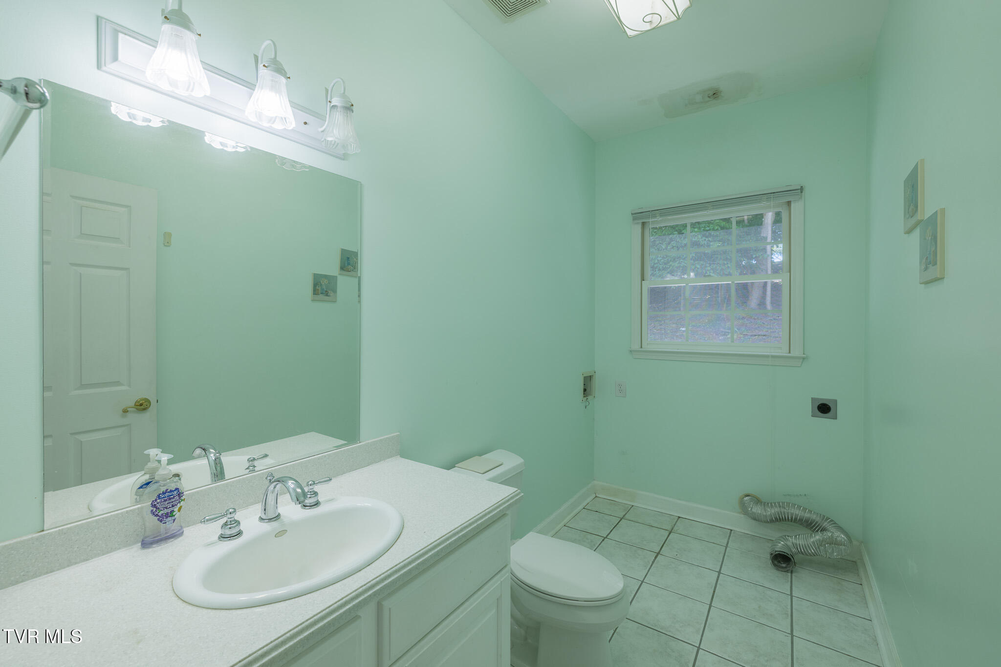 566 Beechwood Road Kingsport, TN 37663 - Photo 11 of 45 1R9A6111-HDR