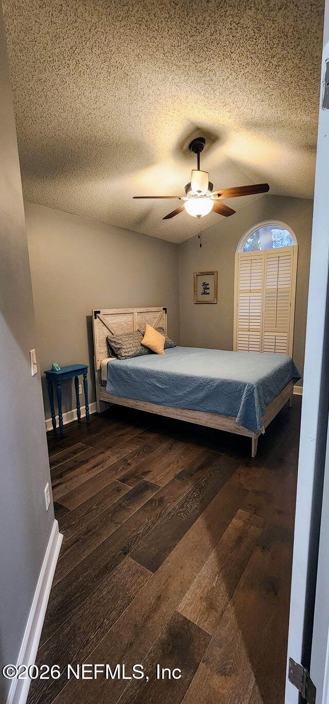 16039 Shellcracker Road Jacksonville, FL 32226 - Photo 19 of 39 a living room with furniture