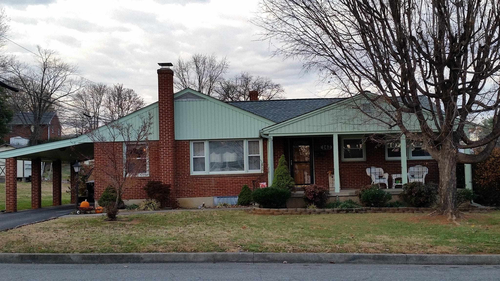 142 Frontier Road Northeast Roanoke, VA 24012 - Photo 1 of 23 front view