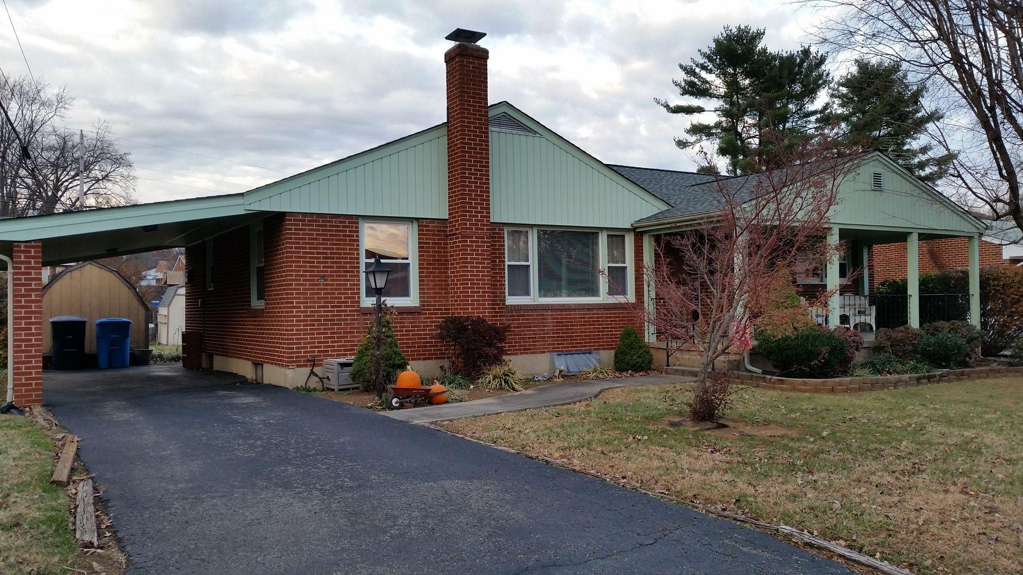 142 Frontier Road Northeast Roanoke, VA 24012 - Photo 3 of 23 f1