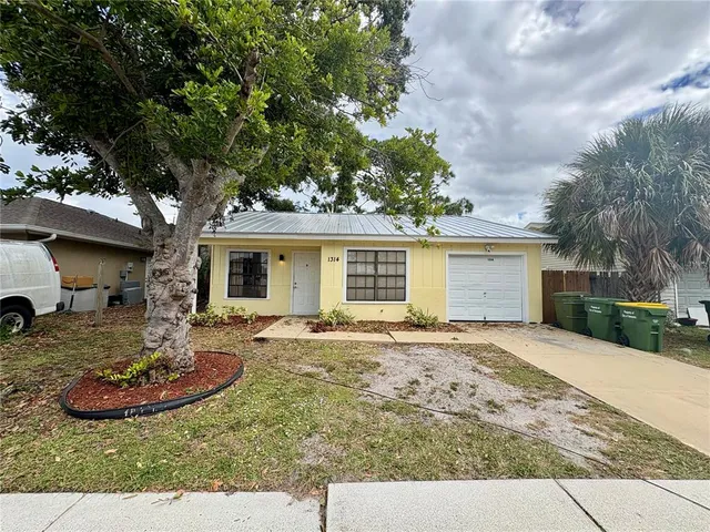$2,100 | 1314 North Brink Avenue, Sarasota, FL 34237
