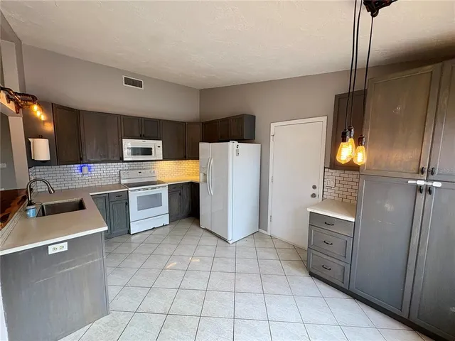 $2,100 | 1314 North Brink Avenue, Sarasota, FL 34237