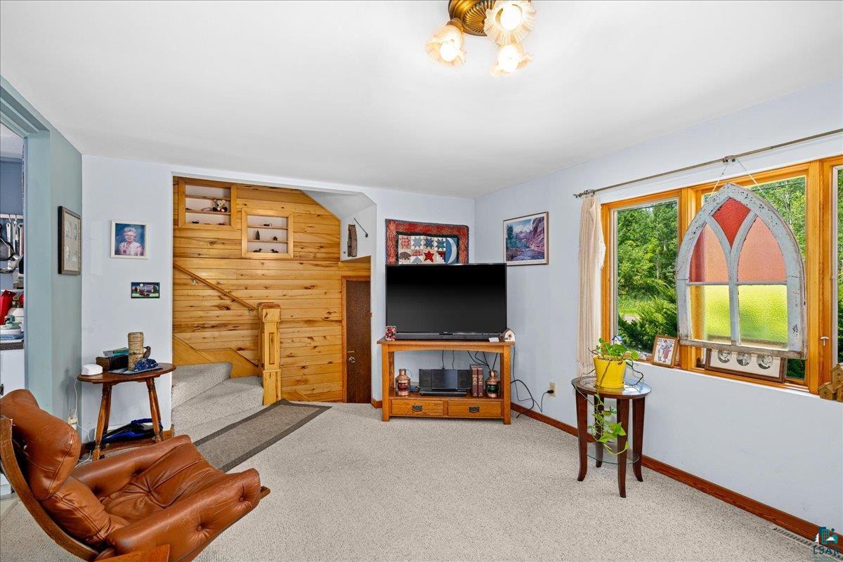 3310 Strand Road Duluth, MN 55803 - Photo 20 of 38 Living Room