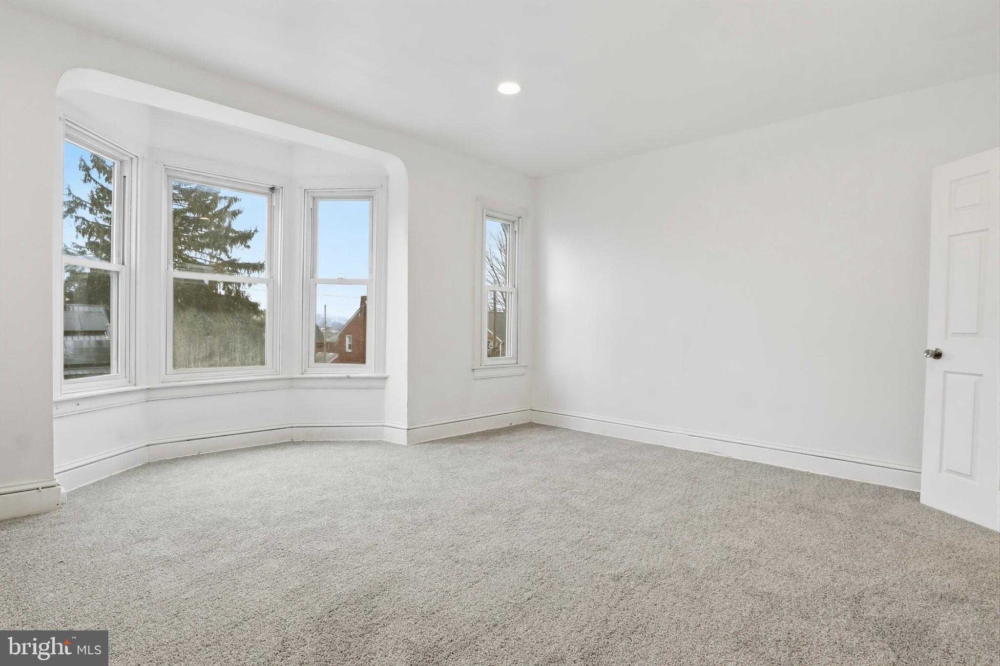 1274 West Princess Street York, PA 17404 - Photo 4 of 22