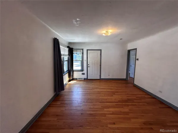 $1,695 | 2111 South Emerson Street, Denver, CO 80210