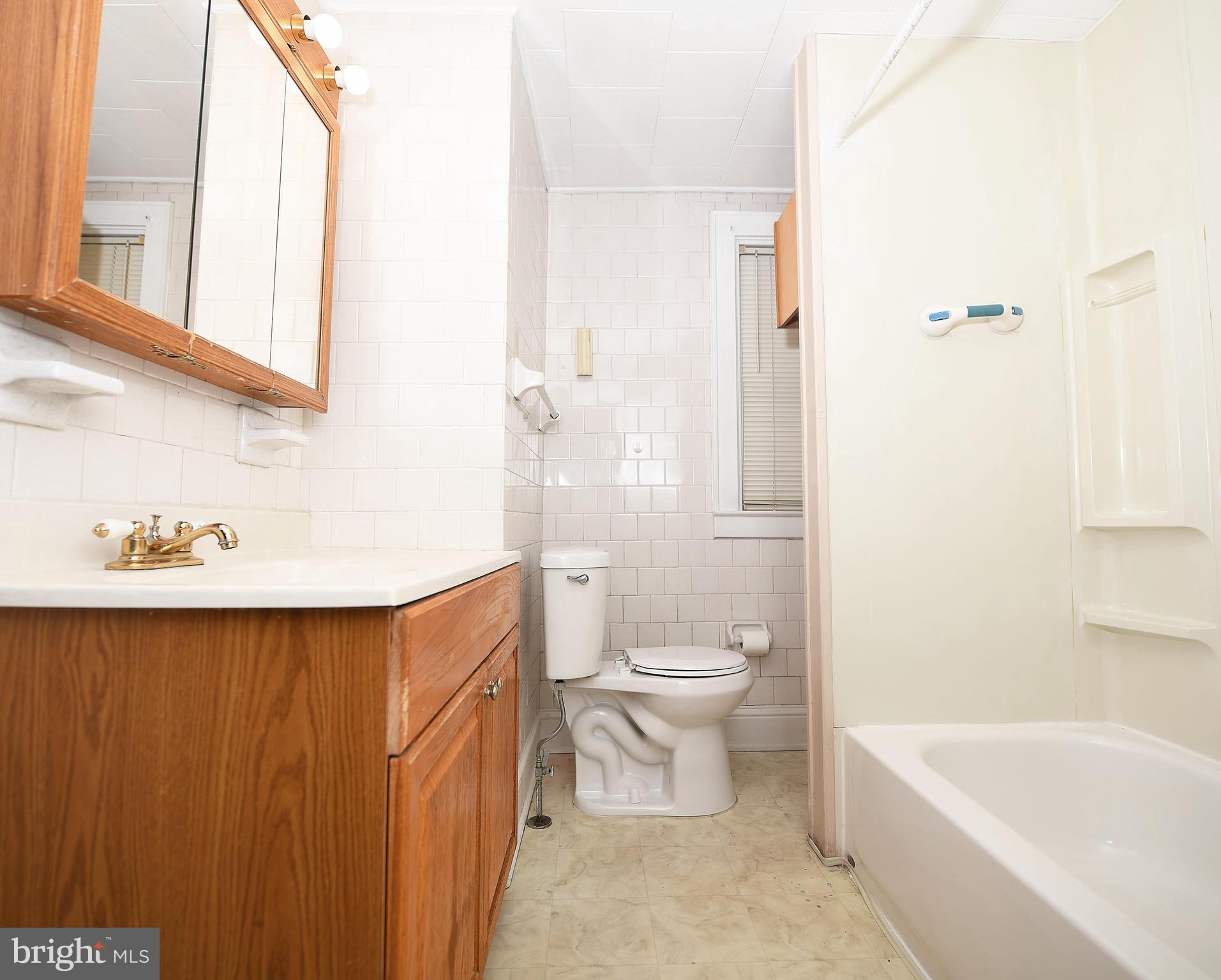7036 Dunbar Road Dundalk, MD 21222 - Photo 12 of 21 Bath