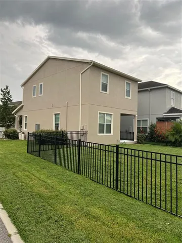 a view of house with backyard and porch