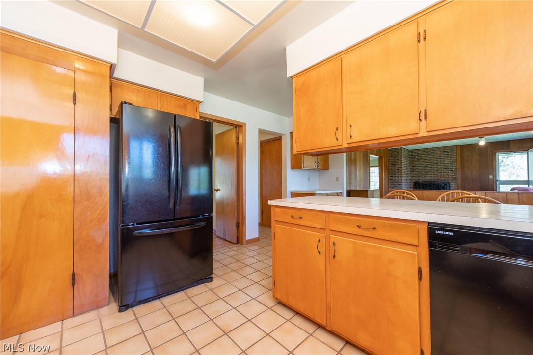 27555 Pergl Road Solon, OH 44139 - Photo 15 of 35 Kitchen