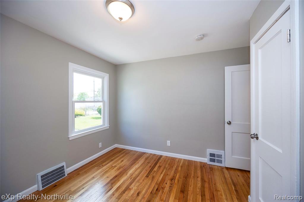 423 Campbell Street River Rouge, MI 48218 - Photo 15 of 32