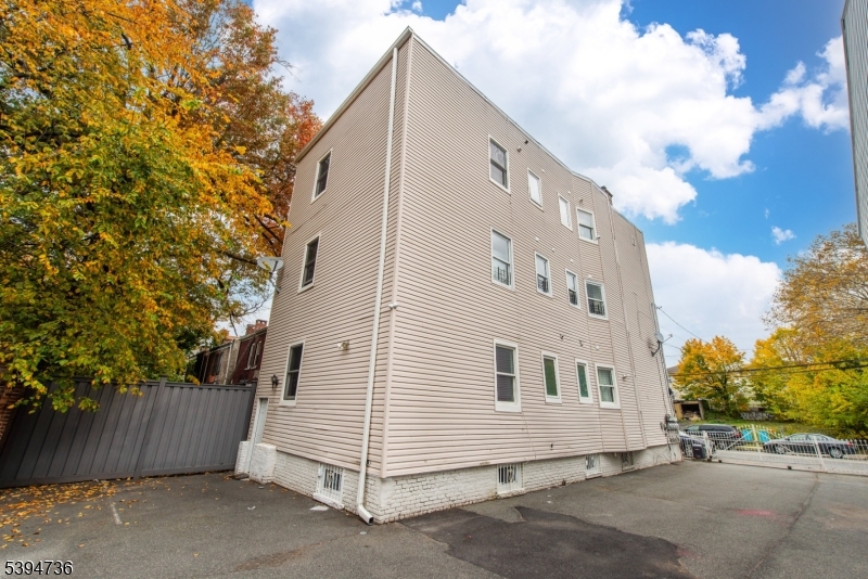 263 South 10th Street Newark, NJ 07103 - Photo 20 of 22 a view of a house with a yard