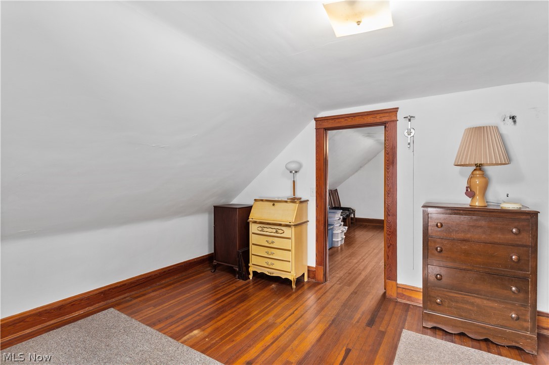 2512 Lee Road Cleveland, OH 44118 - Photo 31 of 35 3rd floor bed