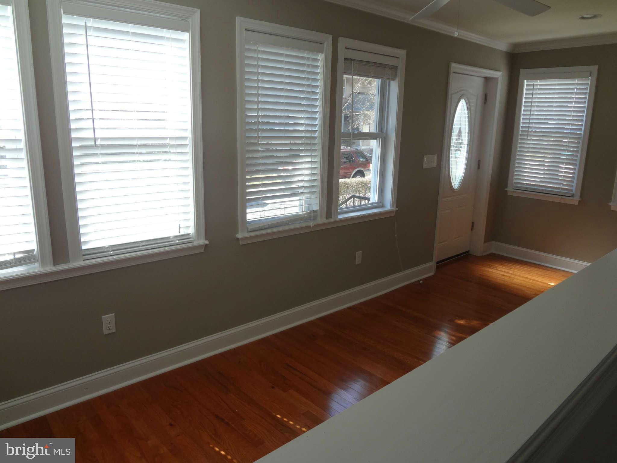 29 Flagship Road Baltimore, MD 21222 - Photo 2 of 13 Living Room