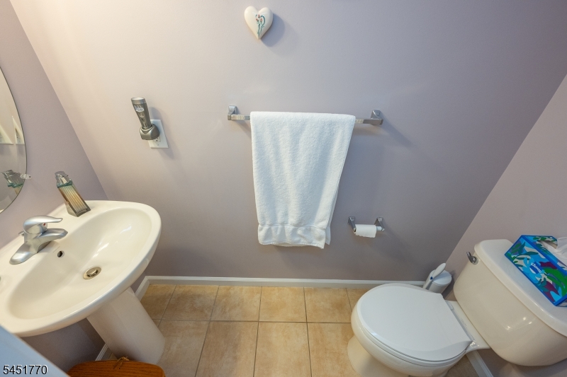 814 River Place Butler, NJ 07405 - Photo 5 of 31 Gallery Image 5