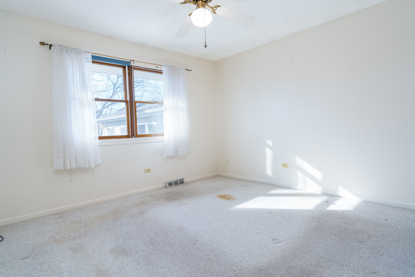1327 Timberline Drive Joliet, IL 60431 - Photo 13 of 35 a view of an empty room with a window