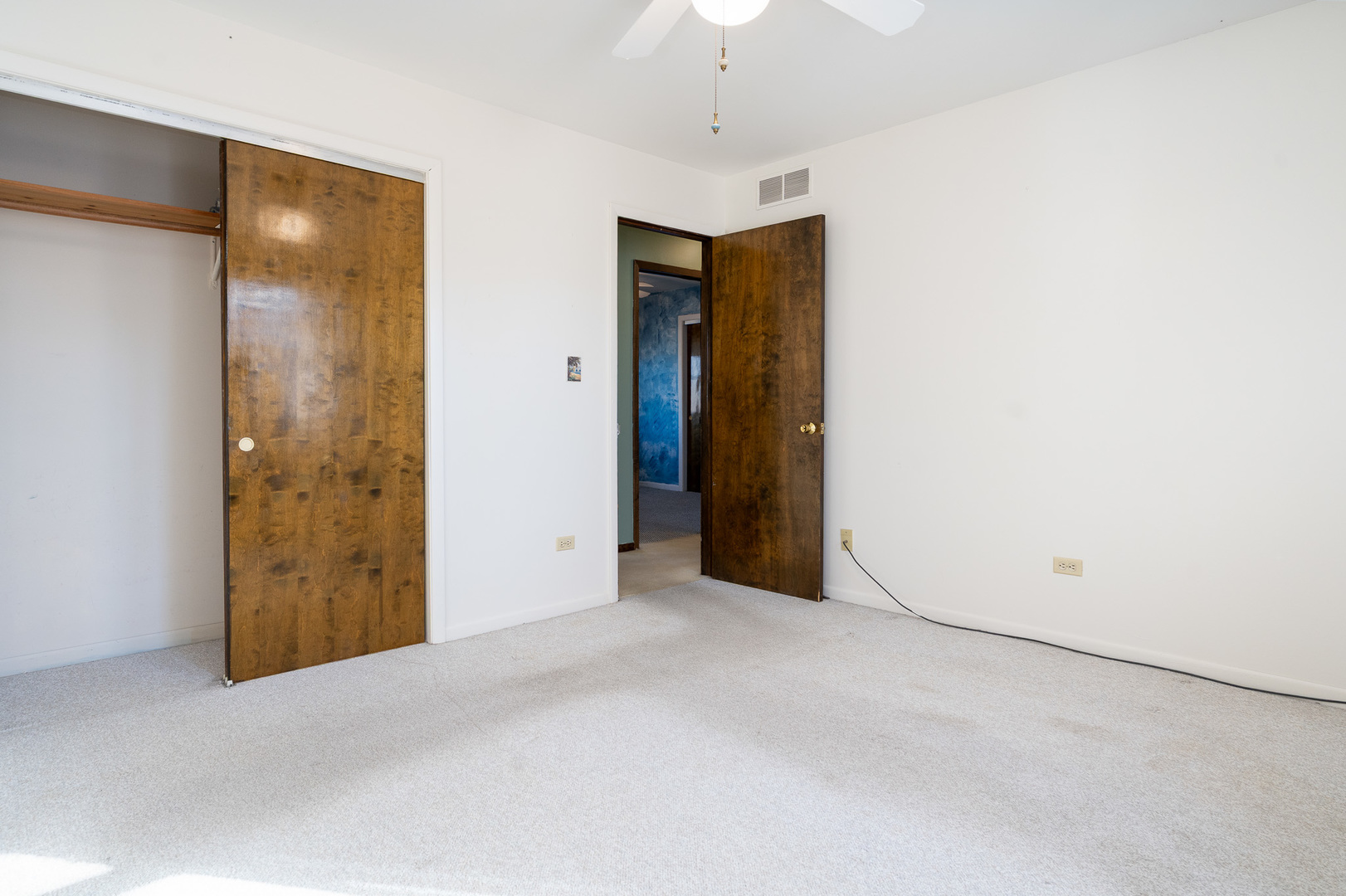 1327 Timberline Drive Joliet, IL 60431 - Photo 14 of 35 a view of an empty room with closet and a bathroom