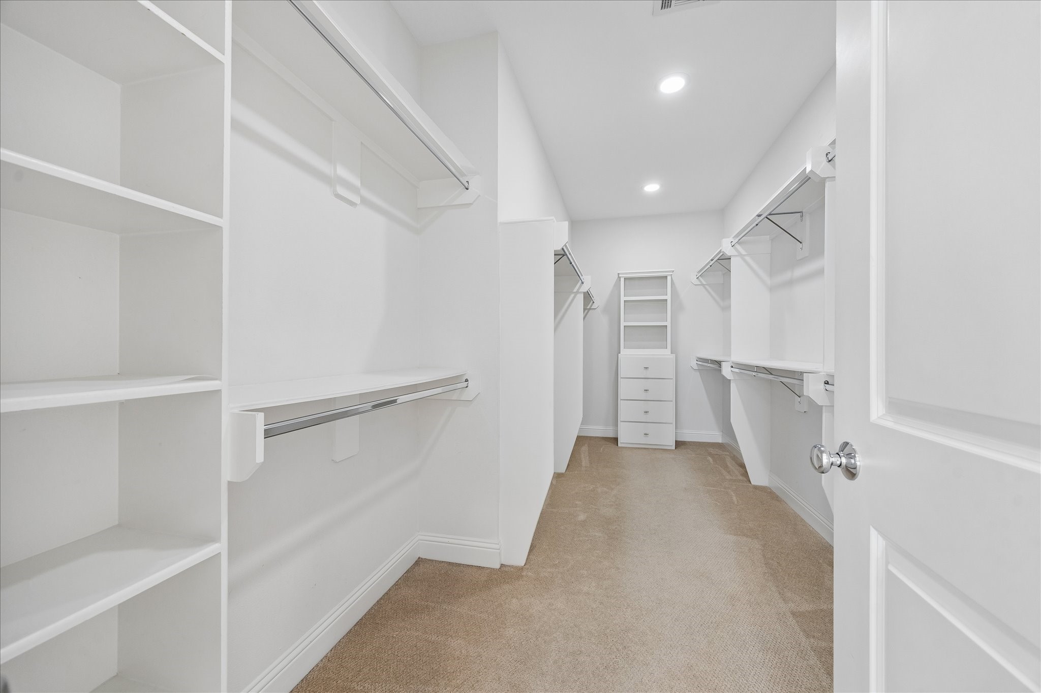 734 West 20th Street, Unit A Houston, TX 77008 - Photo 15 of 23 Fantastic walk-in closet w/ built-in shelving, hanging space & additional storage, offering excellent organization & functionality.