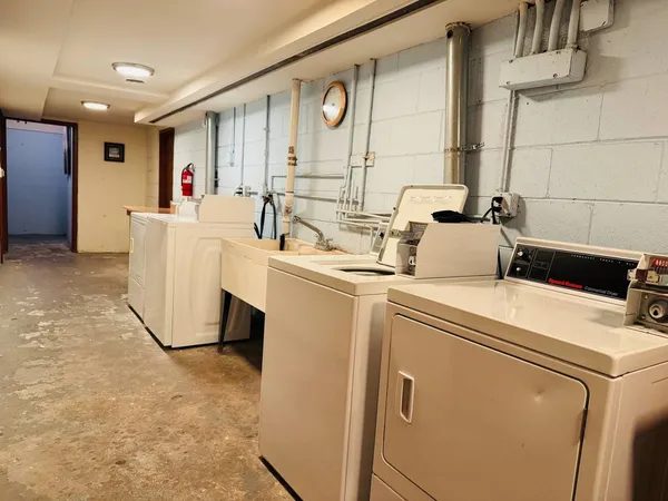 a view of kitchen with washer and dryer