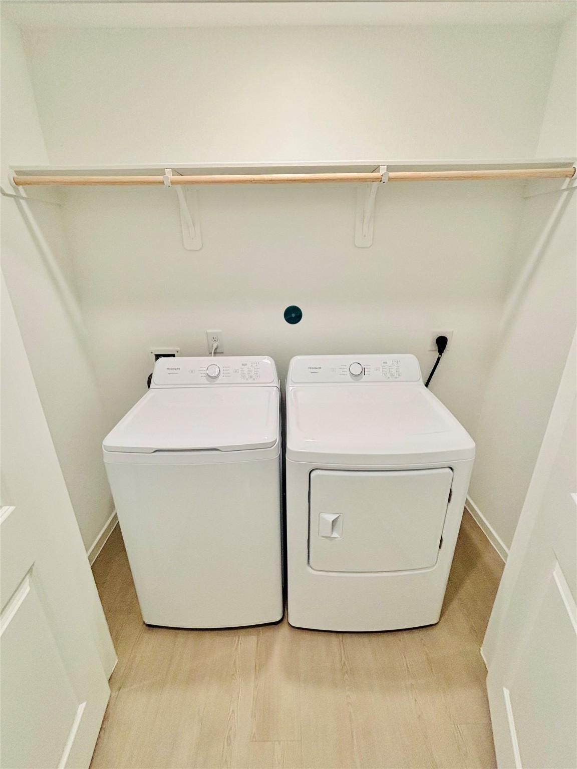 1747 West Stroker Road Crosby, TX 77532 - Photo 35 of 42 Washer and dryer are included