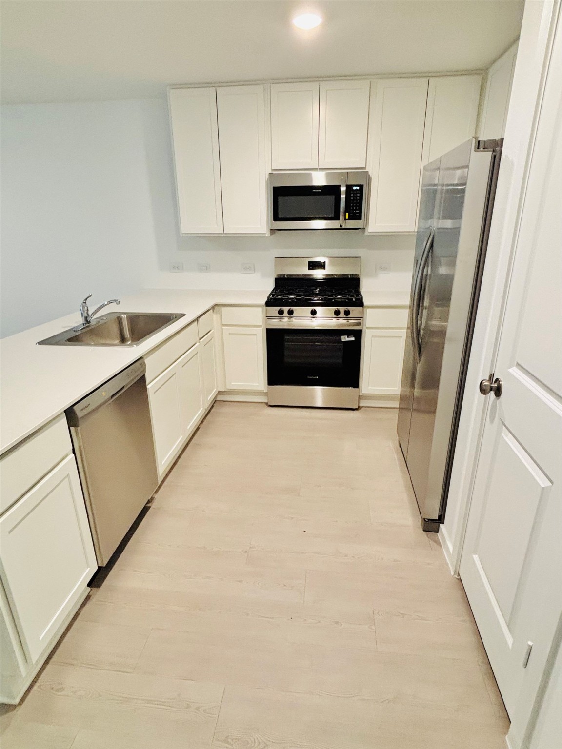 1747 West Stroker Road Crosby, TX 77532 - Photo 9 of 42 All appliances are included