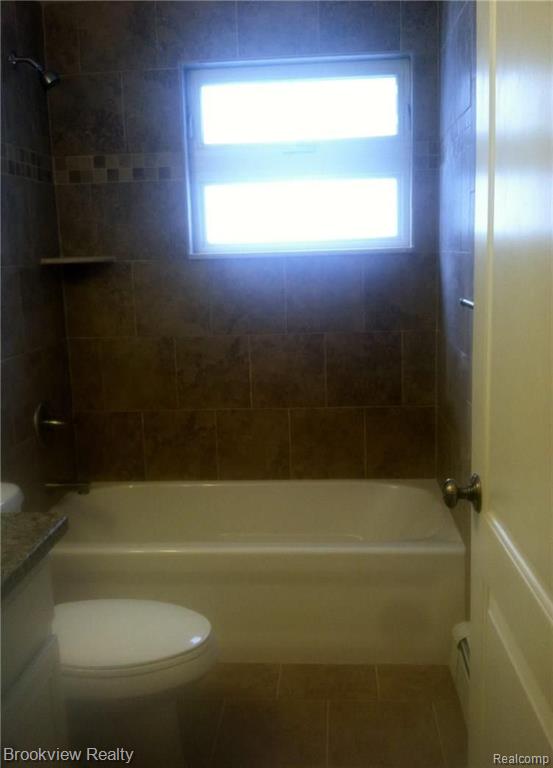 3023 Emmons Avenue Rochester Hills, MI 48307 - Photo 11 of 17