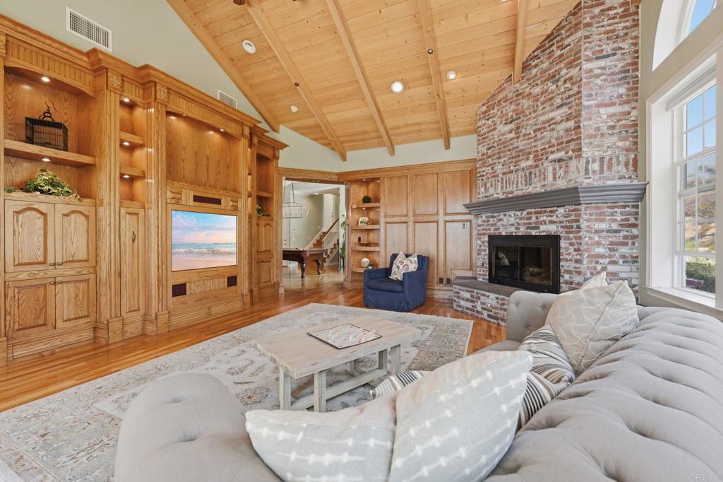2292 Dos Lomas Fallbrook, CA 92028 - Photo 22 of 71 Family room with vaulted ceilings and custom cabinetry