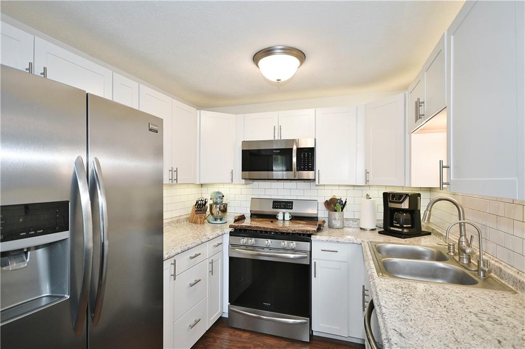 3149 Laurel Ridge Circle Bridgeville, PA 15017 - Photo 3 of 16 Gallery Image 3