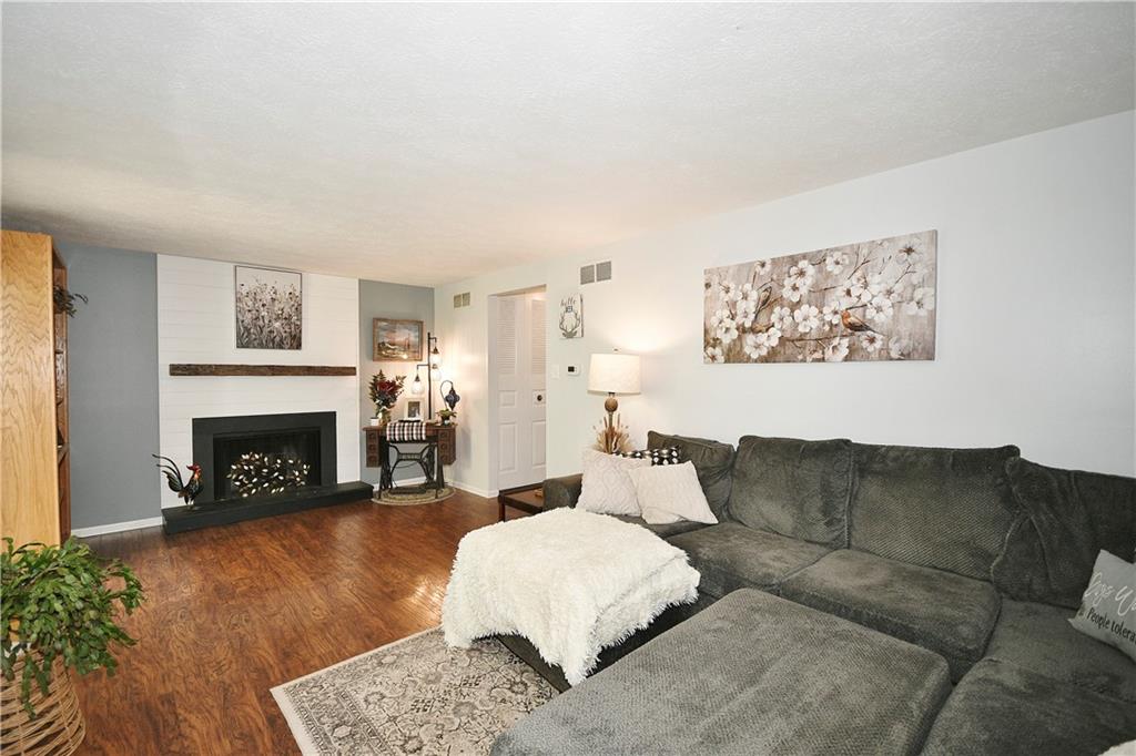3149 Laurel Ridge Circle Bridgeville, PA 15017 - Photo 7 of 16 Gallery Image 7