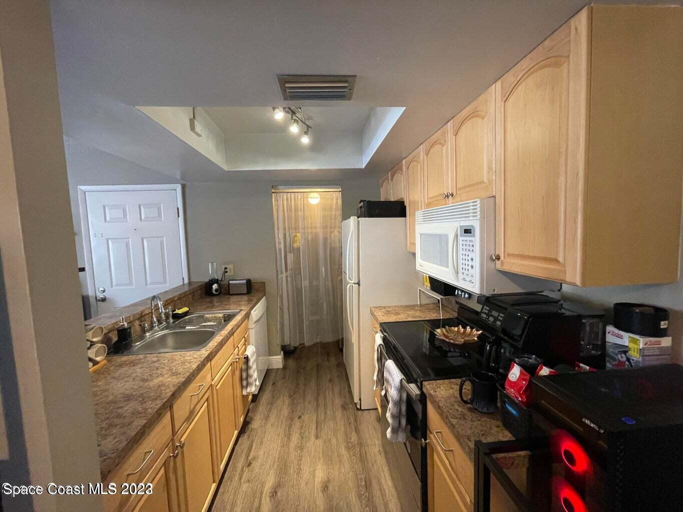 596 North Wickham Road, Unit 44 Melbourne, FL 32935 - Photo 6 of 12 Kitchen