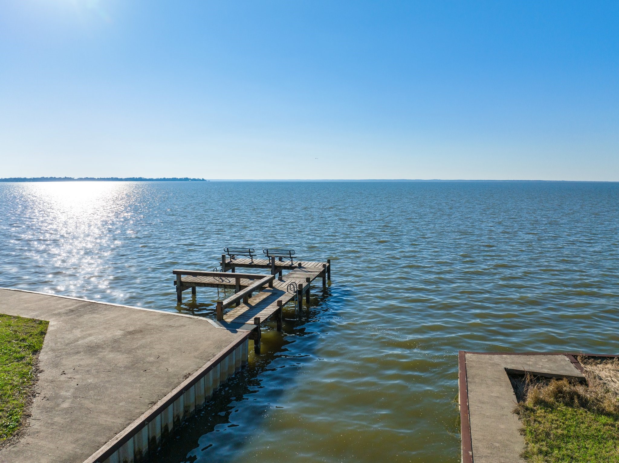 434445 Rob Livingston, TX 77351 - Photo 6 of 13 a view of terrace with wooden floor